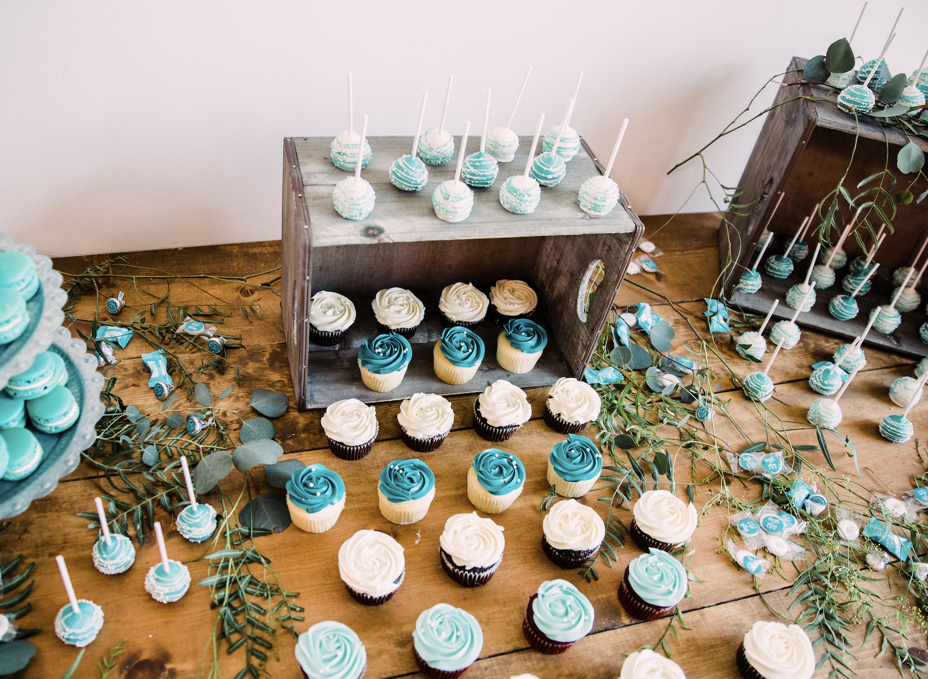 Can’t pick one dessert to have at the wedding? Have them ALL. Took a lot of self restraint to not go HAM on these. But I took a lot of joy in photographing and salivating over them, haha.
